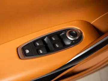 ASTON MARTIN DBX 707