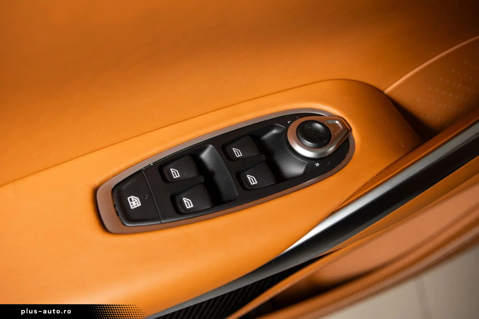 ASTON MARTIN DBX 707