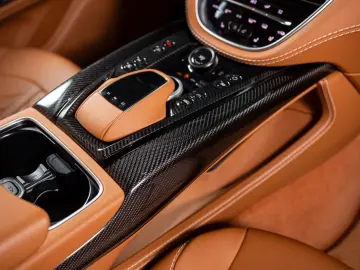 ASTON MARTIN DBX 707