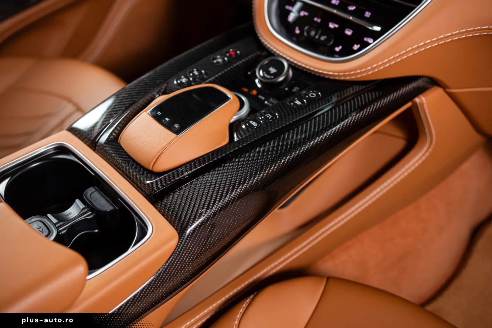 ASTON MARTIN DBX 707