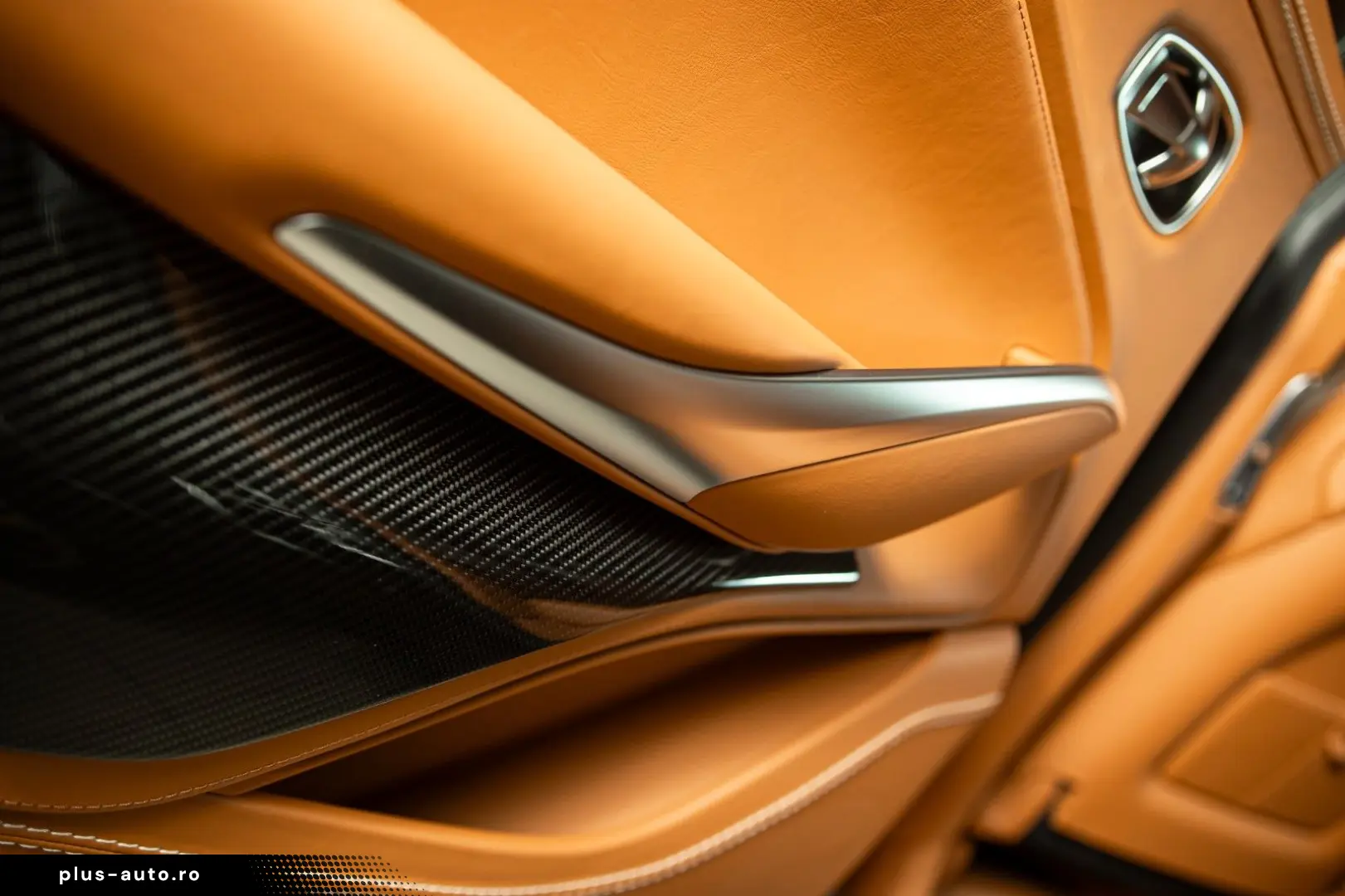 ASTON MARTIN DBX 707