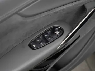 ASTON MARTIN DBX 707 V8 4x4