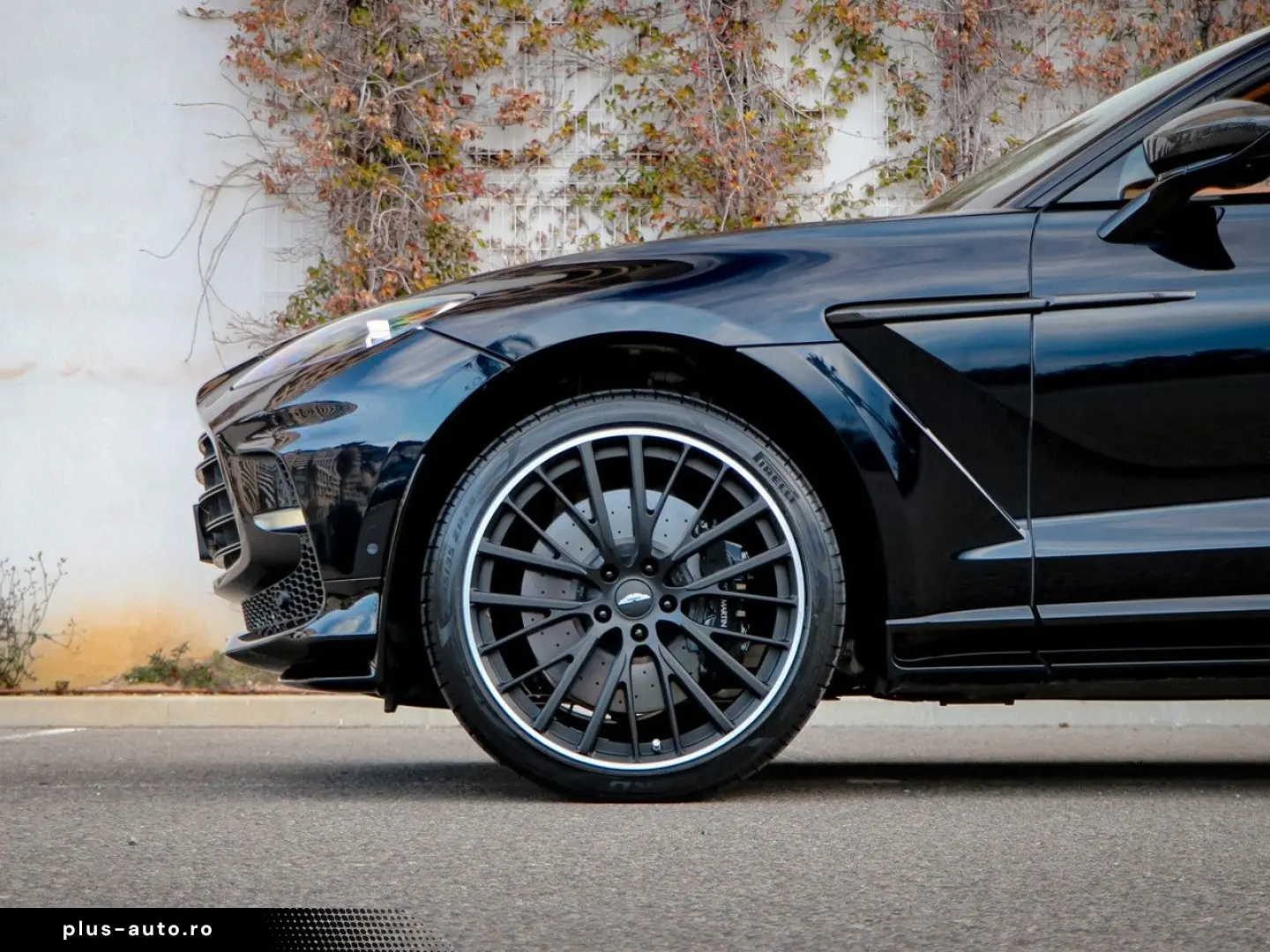 ASTON MARTIN DBX 707