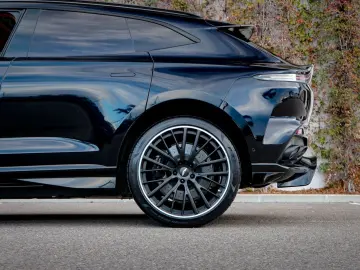 ASTON MARTIN DBX 707