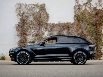 ASTON MARTIN DBX 707