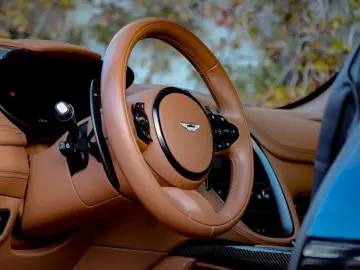 ASTON MARTIN DBX 707