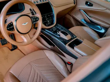 ASTON MARTIN DBX 707