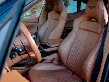 ASTON MARTIN DBX 707