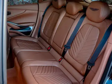 ASTON MARTIN DBX 707