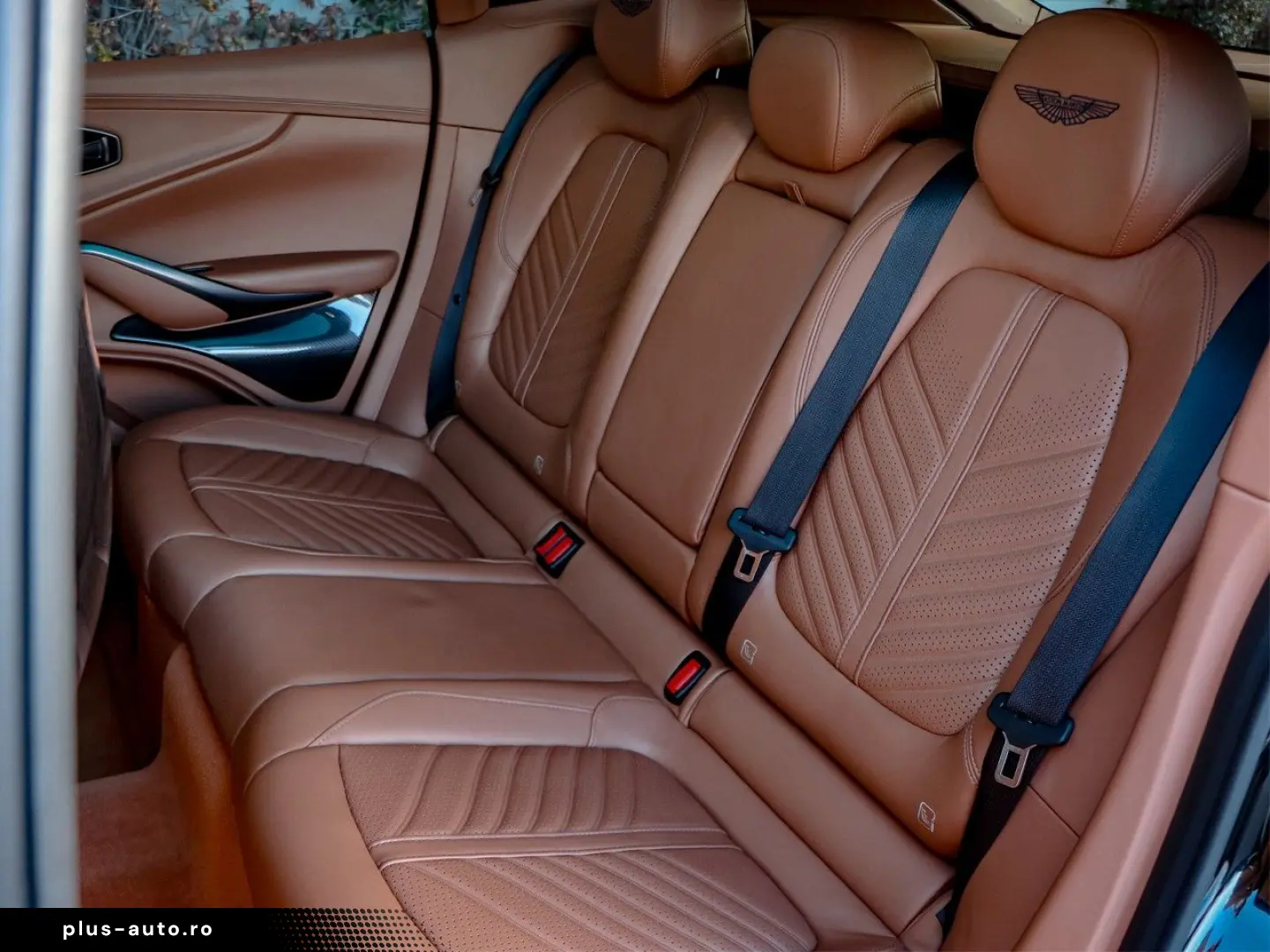 ASTON MARTIN DBX 707