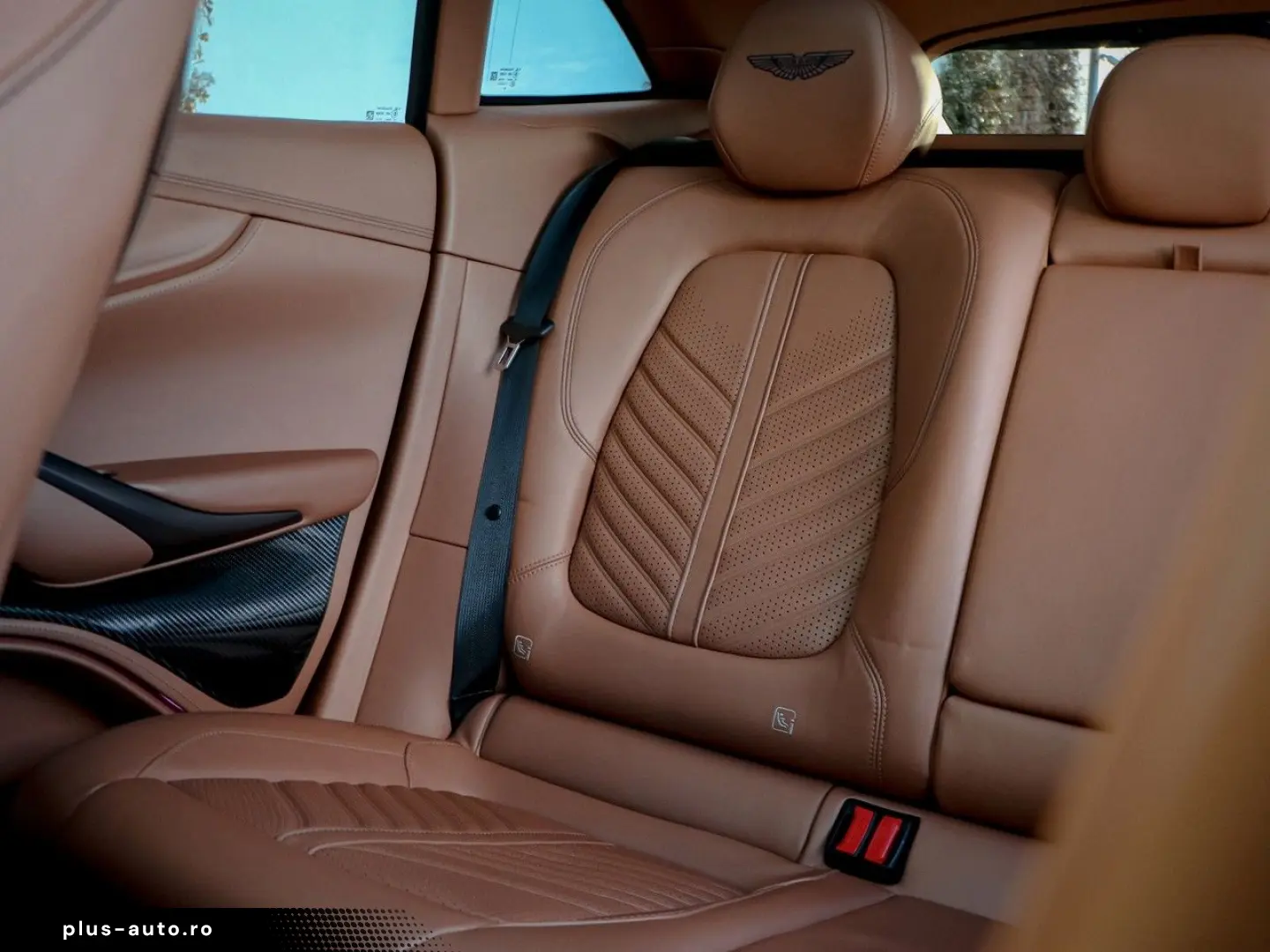 ASTON MARTIN DBX 707