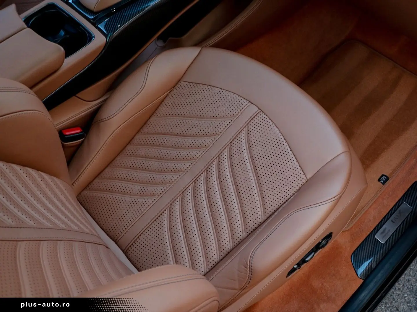 ASTON MARTIN DBX 707