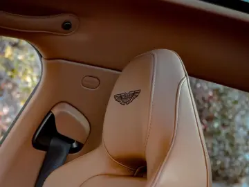 ASTON MARTIN DBX 707