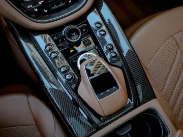 ASTON MARTIN DBX 707