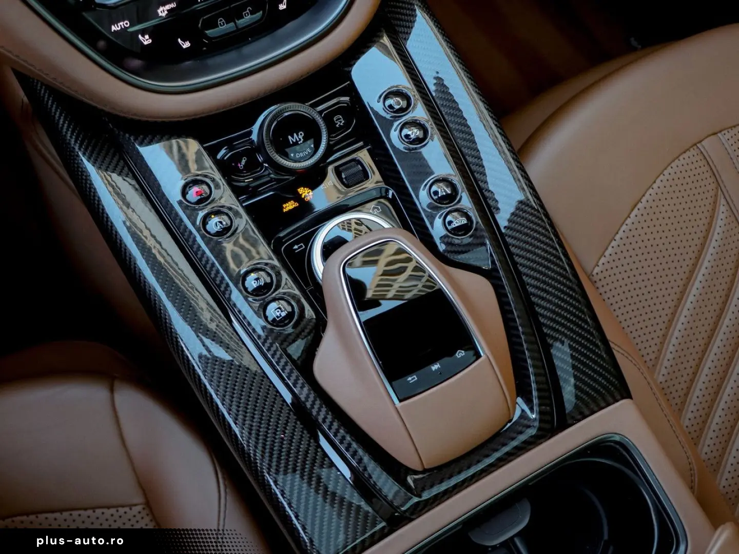 ASTON MARTIN DBX 707