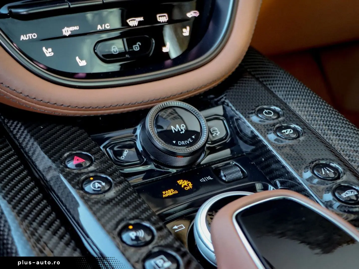 ASTON MARTIN DBX 707