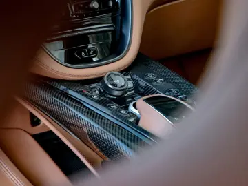 ASTON MARTIN DBX 707