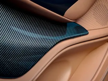 ASTON MARTIN DBX 707