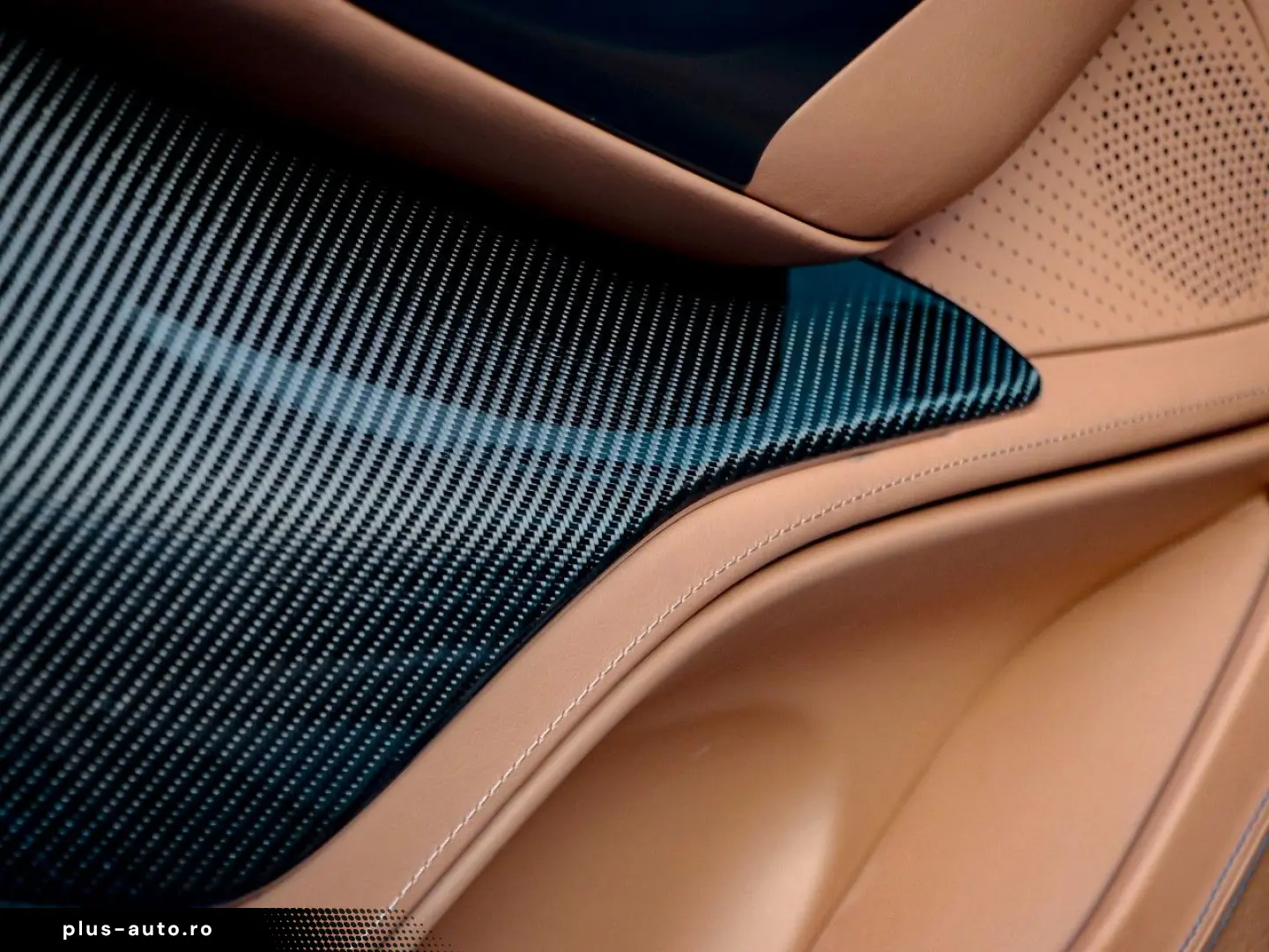 ASTON MARTIN DBX 707