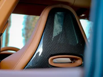 ASTON MARTIN DBX 707