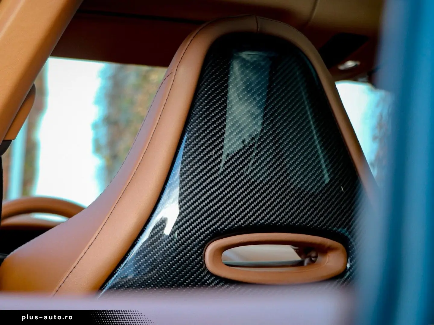 ASTON MARTIN DBX 707