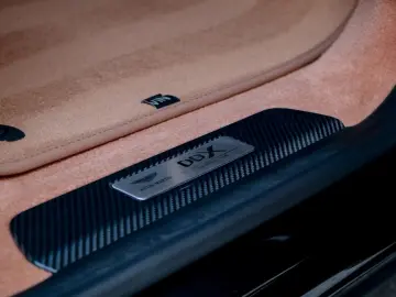 ASTON MARTIN DBX 707