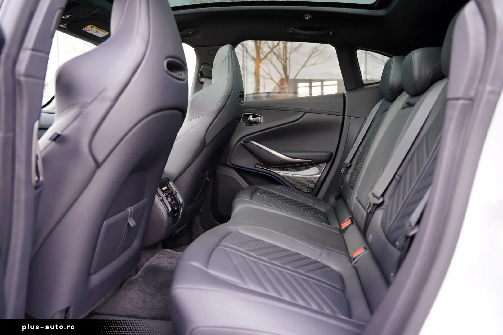 ASTON MARTIN DBX 4.0 V8 707 23 Inch