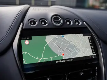 ASTON MARTIN DBX 4.0 V8 707 23 Inch