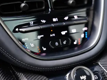 ASTON MARTIN DBX 4.0 V8 707 23 Inch