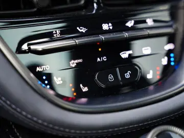 ASTON MARTIN DBX 4.0 V8 707 23 Inch