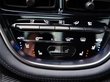 ASTON MARTIN DBX 4.0 V8 707 23 Inch