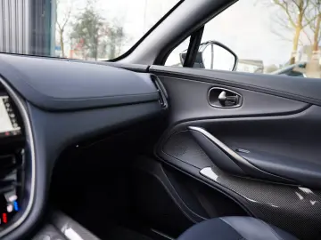 ASTON MARTIN DBX 4.0 V8 707 23 Inch