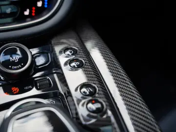 ASTON MARTIN DBX 4.0 V8 707 23 Inch