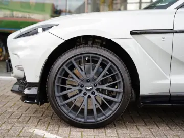 ASTON MARTIN DBX 4.0 V8 707 23 Inch