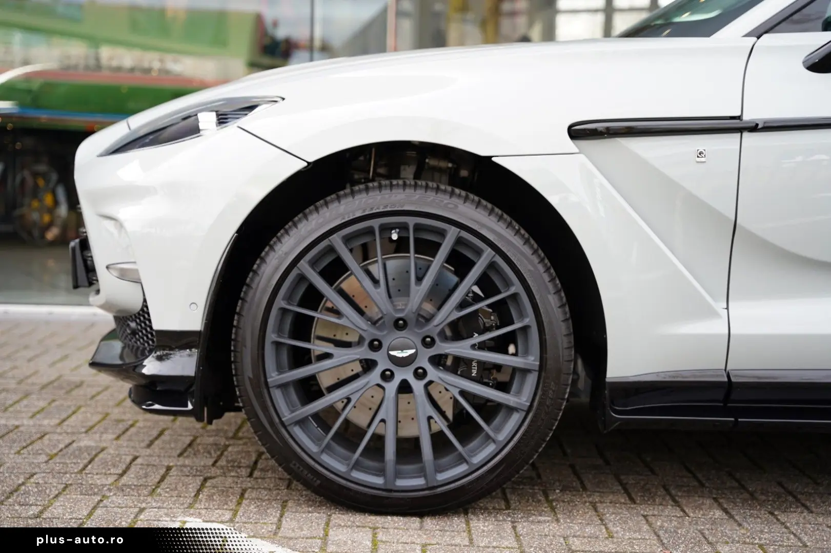 ASTON MARTIN DBX 4.0 V8 707 23 Inch