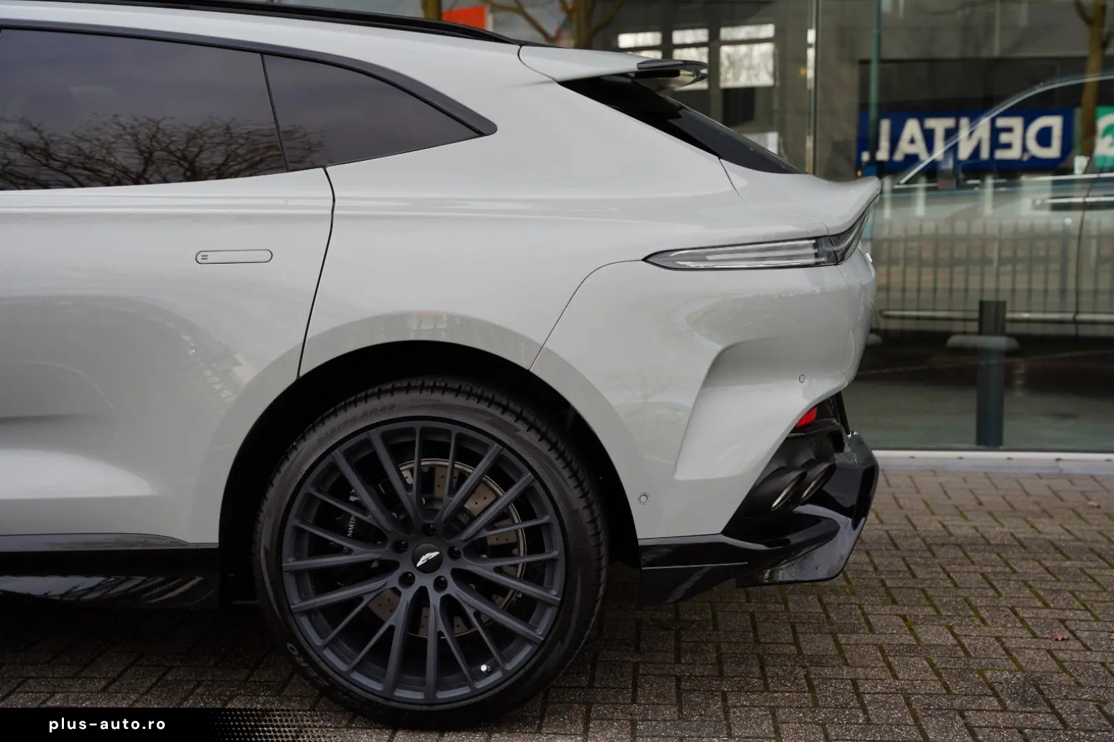 ASTON MARTIN DBX 4.0 V8 707 23 Inch