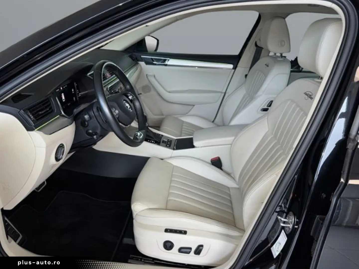 SKODA Superb Combi L&K 2.0TSI DSG 4x4  StndHzg DCC Pan