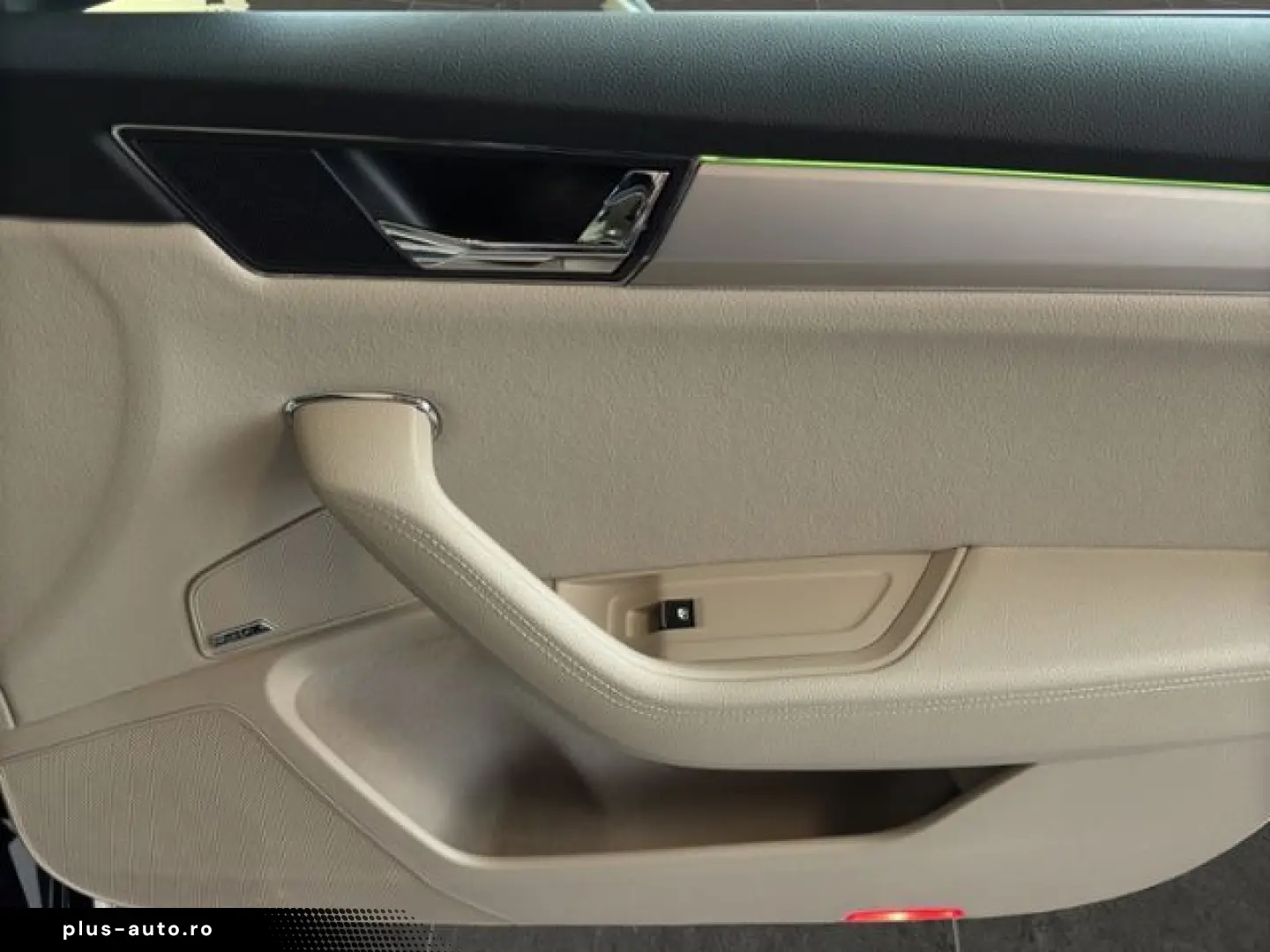 SKODA Superb Combi L&K 2.0TSI DSG 4x4  StndHzg DCC Pan