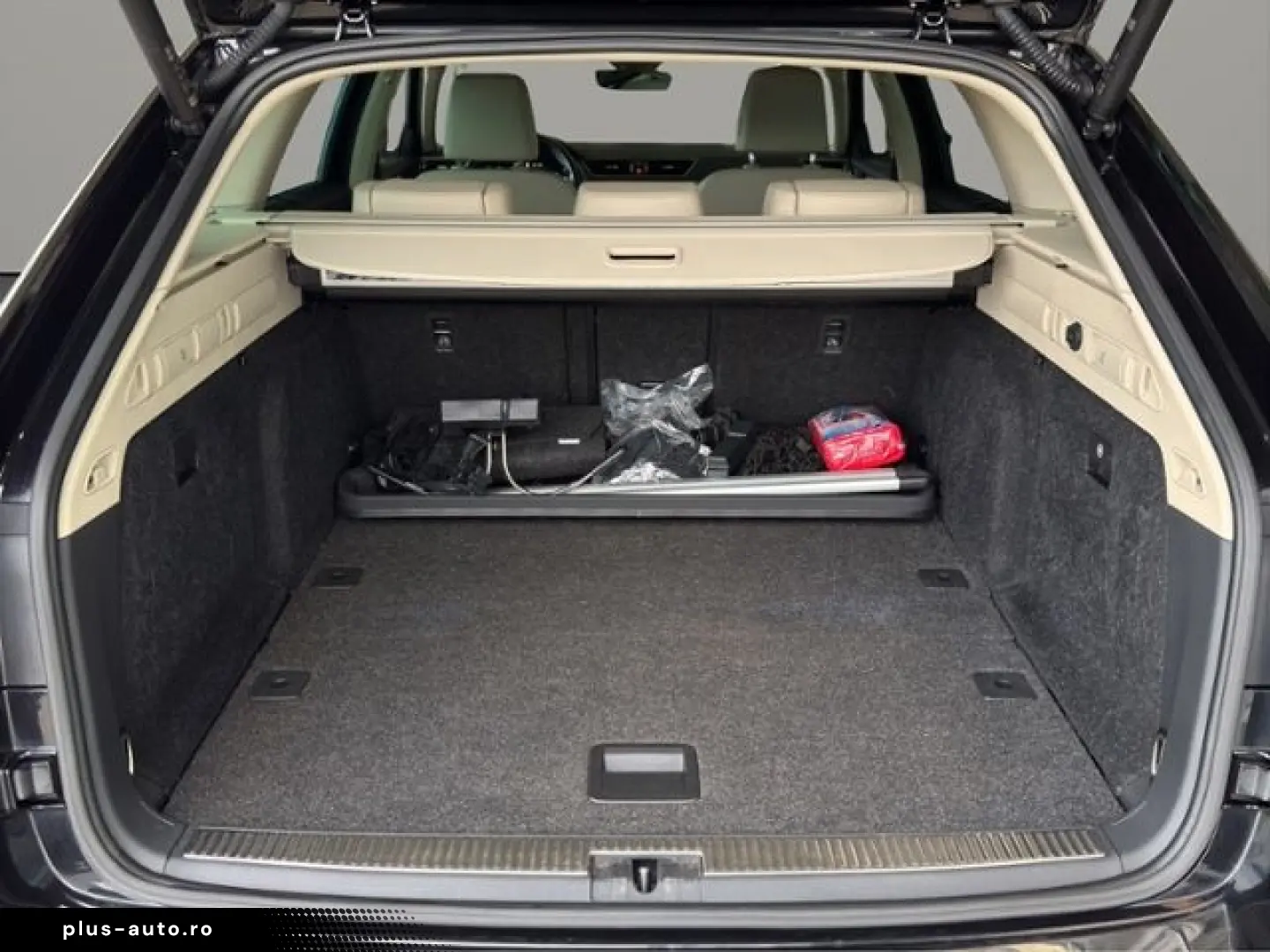 SKODA Superb Combi L&K 2.0TSI DSG 4x4  StndHzg DCC Pan