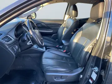 MITSUBISHI L200 Top 2.2 DI-D 4WD Cutie Automata