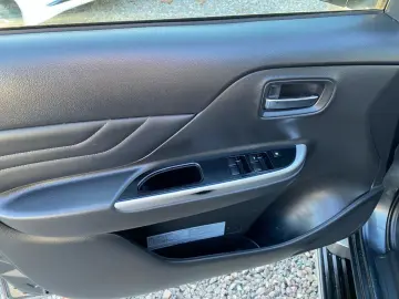 MITSUBISHI L200 Top 2.2 DI-D 4WD Cutie Automata