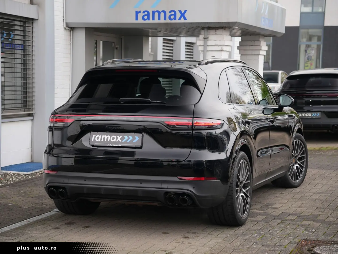 PORSCHE CAYENNE PLATINUM-LUFTF-PANO-HUD-MATRIX-BOSE-21RS