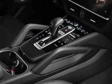 PORSCHE CAYENNE PLATINUM-LUFTF-PANO-HUD-MATRIX-BOSE-21RS