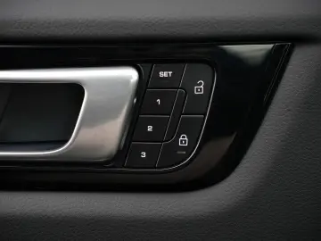 PORSCHE CAYENNE PLATINUM-LUFTF-PANO-HUD-MATRIX-BOSE-21RS