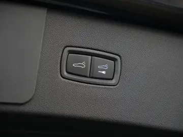 PORSCHE CAYENNE PLATINUM-LUFTF-PANO-HUD-MATRIX-BOSE-21RS