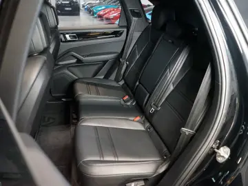 PORSCHE Cayenne PASM TOW APPROVED ACC 59.091€ NETTO