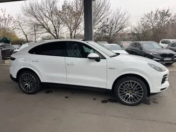 PORSCHE Cayenne Coupe E-Hybrid