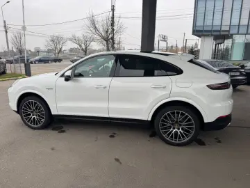 PORSCHE Cayenne Coupe E-Hybrid