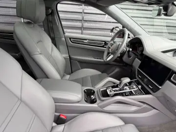 PORSCHE Cayenne GTS Coupe-HEAD UP-KAMINROT-1.HAND