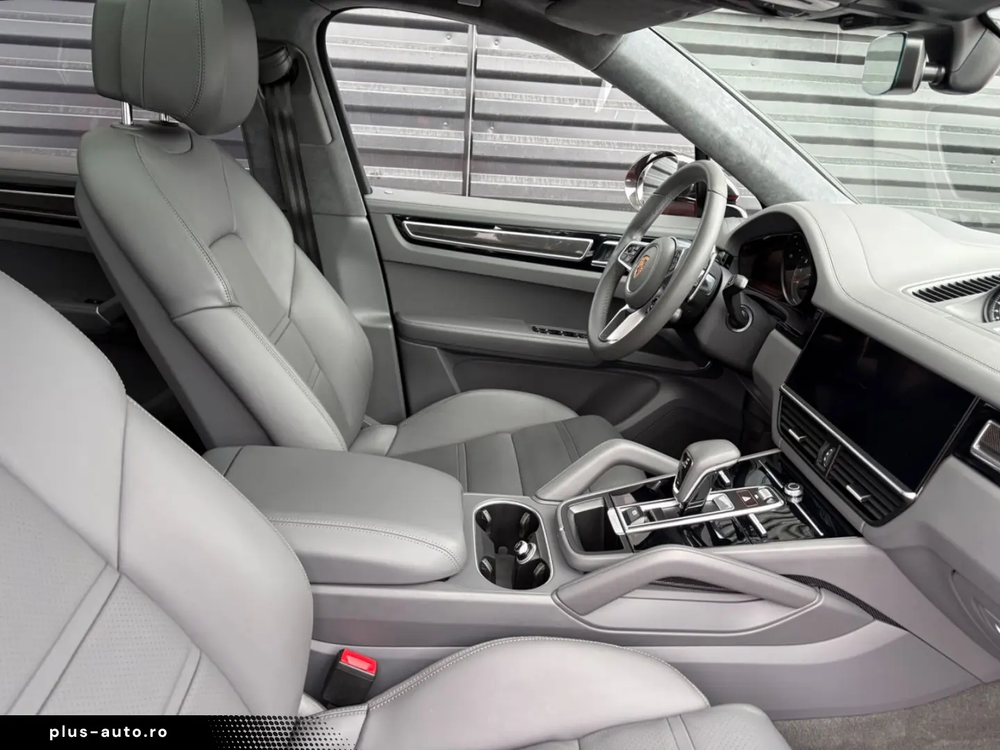 PORSCHE Cayenne GTS Coupe-HEAD UP-KAMINROT-1.HAND